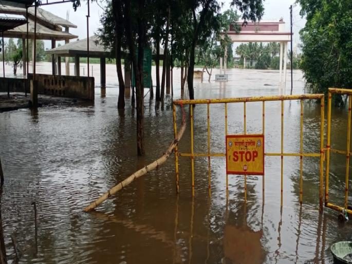Floods of Krishna, Warna receded, 26 roads in Sangli district open | कृष्णा, वारणेचा पूर ओसरला, सांगली जिल्ह्यातील २६ मार्ग खुले Floods of Krishna, Warna receded, 26 roads in Sangli district open | कृष्णा, वारणेचा पूर ओसरला, सांगली जिल्ह्यातील २६ मार्ग खुले