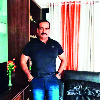 Stuck in a manager with a hotelman | हॉटेलमालकासह व्यवस्थापकास अटक Stuck in a manager with a hotelman | हॉटेलमालकासह व्यवस्थापकास अटक