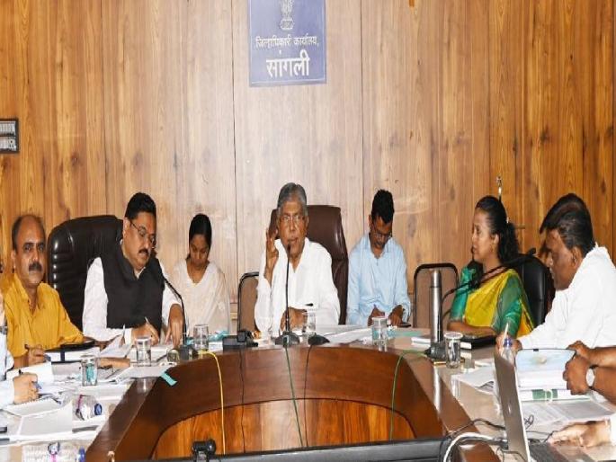 Will not tolerate malpractices in government procurement, Guardian Minister Chandrakant Patil tells officials | शासकीय खरेदीतील गैरकारभार खपवून घेणार नाही, पालकमंत्री चंद्रकांत पाटील यांनी अधिकाऱ्यांना सुनावले 