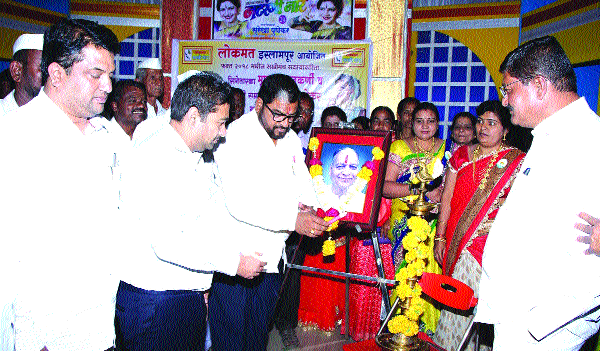 Planting of five thousand to Lavani | लावणीला पाच हजारांवर सखींची दाद Planting of five thousand to Lavani | लावणीला पाच हजारांवर सखींची दाद