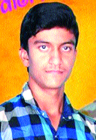 Prohibition of the Principal, threatening the student's suicide attempt | प्राचार्यांच्या शिवीगाळ, धमकीने विद्यार्थ्याचा आत्महत्येचा प्रयत्न Prohibition of the Principal, threatening the student's suicide attempt | प्राचार्यांच्या शिवीगाळ, धमकीने विद्यार्थ्याचा आत्महत्येचा प्रयत्न