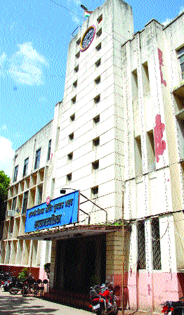 Sangli: Proposal for roads to be set up for Bhuban power channel, vaccine in municipal standing committee | सांगली : भुयारी विद्युत वाहिनीसाठी रस्ते खुदाईचा प्रस्ताव, महापालिका स्थायी सभेत टीकास्त्र