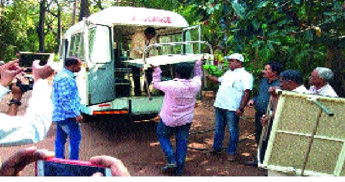 Six slips disappeared from Sangli municipality repatriate: distressing type | सांगली महापालिका प्रसुतिगृहातून सहा खाटा झाल्या गायब : संतापजनक प्रकार Six slips disappeared from Sangli municipality repatriate: distressing type | सांगली महापालिका प्रसुतिगृहातून सहा खाटा झाल्या गायब : संतापजनक प्रकार