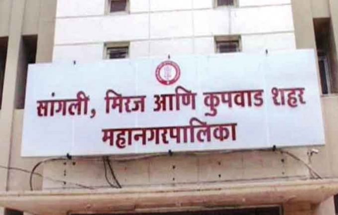 Sangli Municipal Corporation Mayor Digvijay Suryavanshi does not trust the construction department | अजबच; सांगली महापालिकेवर नाही महापौरांचा भरोसा Sangli Municipal Corporation Mayor Digvijay Suryavanshi does not trust the construction department | अजबच; सांगली महापालिकेवर नाही महापौरांचा भरोसा