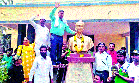 The Brahmins should rule over the Brahmins | बहुजनांनी ब्राह्मण्यवाद्यांचे राज्य उलथवावे The Brahmins should rule over the Brahmins | बहुजनांनी ब्राह्मण्यवाद्यांचे राज्य उलथवावे