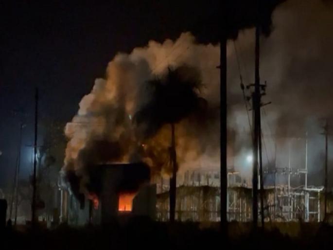 The agitation intensified! Angry farmers set fire to MSEDCL office in Sangali | आंदोलनाची तीव्रता वाढली! संतप्त शेतकऱ्यांनी पेटविले महावितरणचे कार्यालय The agitation intensified! Angry farmers set fire to MSEDCL office in Sangali | आंदोलनाची तीव्रता वाढली! संतप्त शेतकऱ्यांनी पेटविले महावितरणचे कार्यालय