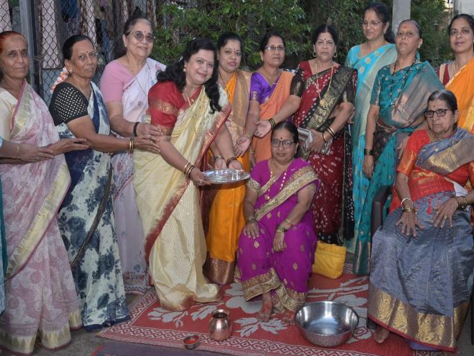 Moonlight procession in honor of widows on Kojagari Purnima, a unique initiative in Sangli | कोजागरी पौर्णिमेला विधवा महिलांच्या सन्मानाचे चांदणे, सांगलीत अनोखा उपक्रम, पाद्मपूजन अन् हळदी-कुंकूचा मान