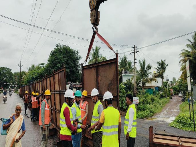The traffic on Juna Budhgaon road was diverted due to protest, the risk of traffic jam increased | विरोध डावलून जुना बुधगाव रस्त्यावरील वाहतूक वळवली, वाहतूक कोंडीचा धोका वाढला The traffic on Juna Budhgaon road was diverted due to protest, the risk of traffic jam increased | विरोध डावलून जुना बुधगाव रस्त्यावरील वाहतूक वळवली, वाहतूक कोंडीचा धोका वाढला