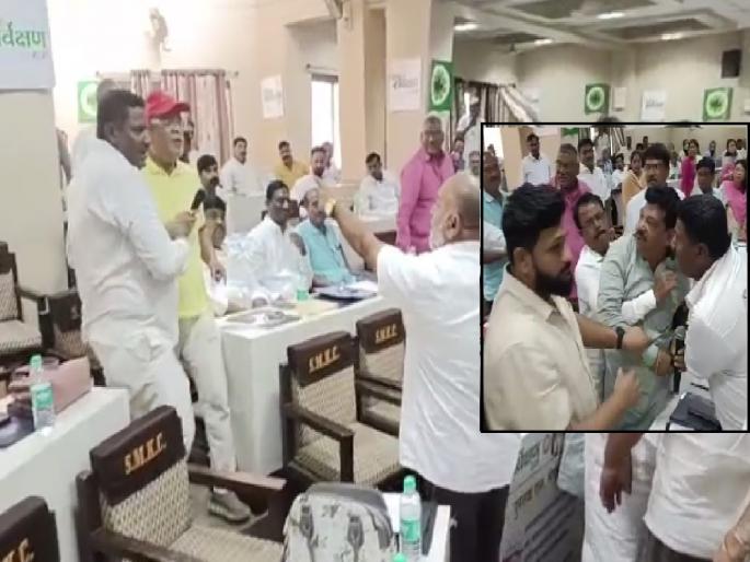 Argument between two groups of NCP in Sangli Municipal Corporation | सांगली महापालिकेत राष्ट्रवादीच्या दोन गटात धुमश्चक्री, पट्टा घेऊन अंगावर धावले Argument between two groups of NCP in Sangli Municipal Corporation | सांगली महापालिकेत राष्ट्रवादीच्या दोन गटात धुमश्चक्री, पट्टा घेऊन अंगावर धावले