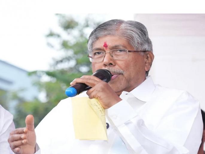 Green light from the Center for Kavalapur Airport in Sangli, administration should try for 165 acres of land says Minister chandrakant Patil | Sangli: कवलापूर विमानतळासाठी केंद्राकडून हिरवा कंदील, १६५ एकर जागेसाठी प्रशासनाने प्रयत्न करावा - मंत्री पाटील Green light from the Center for Kavalapur Airport in Sangli, administration should try for 165 acres of land says Minister chandrakant Patil | Sangli: कवलापूर विमानतळासाठी केंद्राकडून हिरवा कंदील, १६५ एकर जागेसाठी प्रशासनाने प्रयत्न करावा - मंत्री पाटील