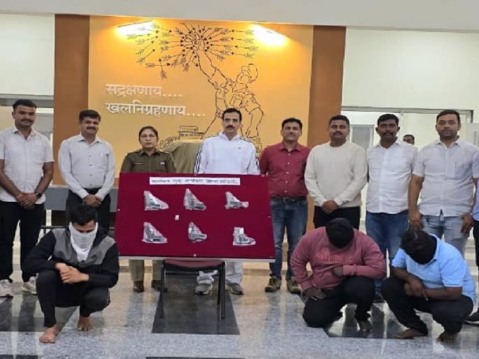 6 pistols seized from three including an exiled gangster in Sangli suppliers dispersed | सांगलीत हद्दपार गुंडासह तिघांकडून ६ पिस्तुले जप्त, पुरवठादार पसार 6 pistols seized from three including an exiled gangster in Sangli suppliers dispersed | सांगलीत हद्दपार गुंडासह तिघांकडून ६ पिस्तुले जप्त, पुरवठादार पसार