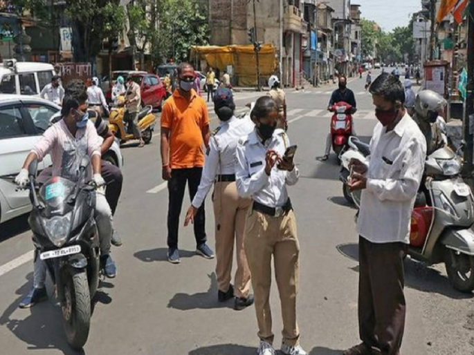 Violation of traffic rules; 54 lakh fine was collected by the police in Sangli district within 15 days | वाहतूक नियमांचे उल्लंघन; सांगली जिल्ह्यात १५ दिवसांत पोलिसांनी वसूल केला ५४ लाखांचा दंड Violation of traffic rules; 54 lakh fine was collected by the police in Sangli district within 15 days | वाहतूक नियमांचे उल्लंघन; सांगली जिल्ह्यात १५ दिवसांत पोलिसांनी वसूल केला ५४ लाखांचा दंड