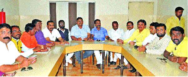 Demand for removal of police officer | पोलिस अधिकारी हटावची मागणी Demand for removal of police officer | पोलिस अधिकारी हटावची मागणी