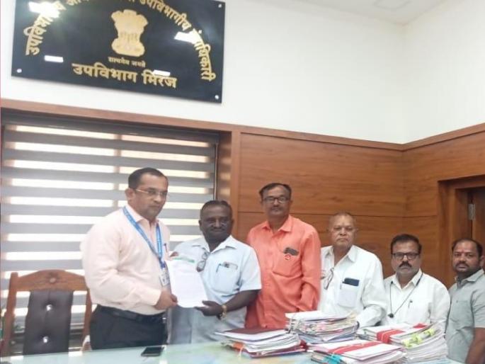 Objection was raised for not wanting the Shaktipeeth highway, when will the hearing be held The farmers of Bara village of Sangli district asked the provincial officials | Sangli: 'शक्तिपीठ' नको म्हणून हरकत घेतली, सुनावणी कधी घेणार?, बारा गावातील शेतकऱ्यांचा प्रांताधिकाऱ्यांना सवाल Objection was raised for not wanting the Shaktipeeth highway, when will the hearing be held The farmers of Bara village of Sangli district asked the provincial officials | Sangli: 'शक्तिपीठ' नको म्हणून हरकत घेतली, सुनावणी कधी घेणार?, बारा गावातील शेतकऱ्यांचा प्रांताधिकाऱ्यांना सवाल