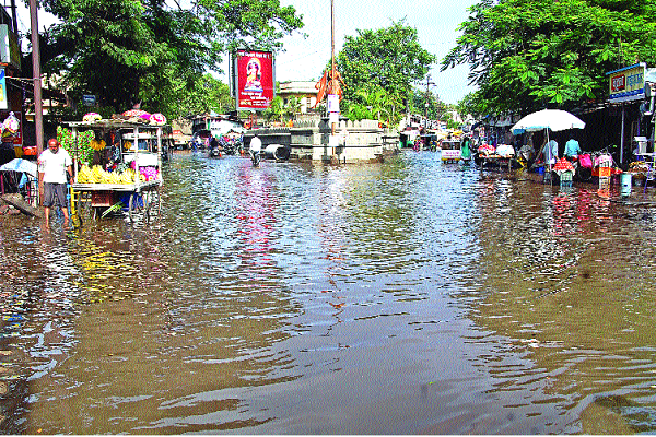 Sangli Water in the rainy season | मुसळधार पावसाने सांगली जलमय Sangli Water in the rainy season | मुसळधार पावसाने सांगली जलमय