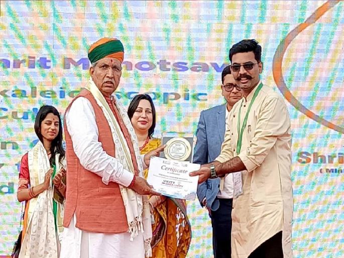 The rangoli of Sachin Avasar of Sangli won the second rank in the country, a prize of five lakhs | सांगलीच्या सचिन अवसरेंच्या रांगोळीला देशात दुसरा क्रमांक, पाच लाखांचे मिळाले बक्षीस The rangoli of Sachin Avasar of Sangli won the second rank in the country, a prize of five lakhs | सांगलीच्या सचिन अवसरेंच्या रांगोळीला देशात दुसरा क्रमांक, पाच लाखांचे मिळाले बक्षीस