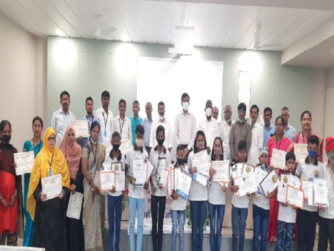 Guinness Book of World Records for students of Sangli Municipal School creation of a mini satellite | लघू उपग्रह निर्मितीत महापालिका शाळेतील विद्यार्थ्यांचा डंका, गिनीज बुकात झाली नोंद Guinness Book of World Records for students of Sangli Municipal School creation of a mini satellite | लघू उपग्रह निर्मितीत महापालिका शाळेतील विद्यार्थ्यांचा डंका, गिनीज बुकात झाली नोंद
