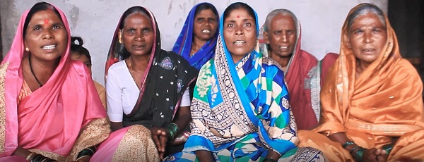 Go Corona Jaa, a song sung by the women of Wakurde Budruk | कोरोना जा जा, वाकुर्डे बुद्रुक येथील रोजंदारी करणाऱ्या महिलांनी गायिले गीत Go Corona Jaa, a song sung by the women of Wakurde Budruk | कोरोना जा जा, वाकुर्डे बुद्रुक येथील रोजंदारी करणाऱ्या महिलांनी गायिले गीत