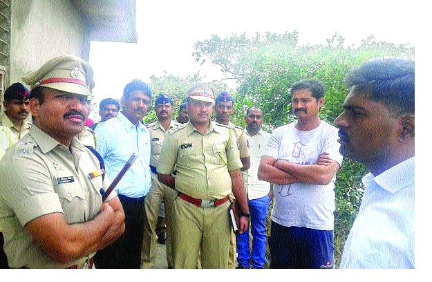 Raids in Kolhapur of Sangli police on abortion and fetal murder | गर्भपात आणि भ्रूण हत्येप्रकरणी सांगली पोलिसांचे कोल्हापूरात छापे Raids in Kolhapur of Sangli police on abortion and fetal murder | गर्भपात आणि भ्रूण हत्येप्रकरणी सांगली पोलिसांचे कोल्हापूरात छापे