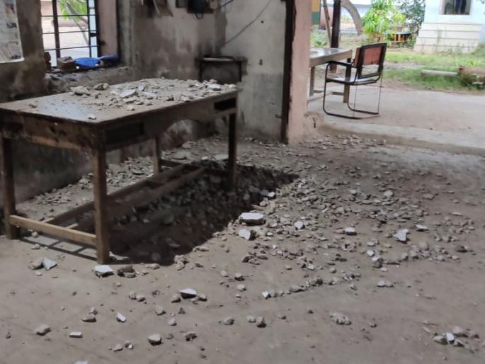 The slab of the water supply building at Mal Bangla in Sangli collapsed | सांगलीतील माळ बंगला येथील पाणीपुरवठा इमारतीचा स्लॅब कोसळला