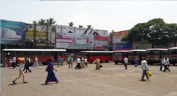 ST staff insists on your demand | ST Strike : प्रवाशांचे हाल, पण आमचंही जगणं बघा