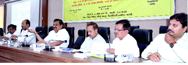 Action on adulterated fertilizers | भेसळयुक्त खते देणाऱ्यांवर कारवाई Action on adulterated fertilizers | भेसळयुक्त खते देणाऱ्यांवर कारवाई