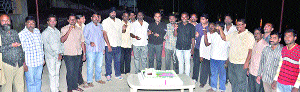 Closed 'Laser Show' Birthday Party | बंद ‘लेसर शो’चा दणक्यात वाढदिवस Closed 'Laser Show' Birthday Party | बंद ‘लेसर शो’चा दणक्यात वाढदिवस