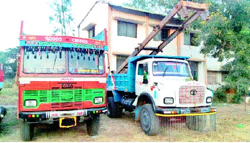 Sangli police raid in Kolhapur; Junk gang of auto-thieves: consignment of four, consignment of 22 lakhs | सांगली पोलिसांचा कोल्हापुरात छापा; वाहन चोरट्यांची टोळी जेरबंद : चौघांचा समावेश,२२ लाखांचा माल जप्त Sangli police raid in Kolhapur; Junk gang of auto-thieves: consignment of four, consignment of 22 lakhs | सांगली पोलिसांचा कोल्हापुरात छापा; वाहन चोरट्यांची टोळी जेरबंद : चौघांचा समावेश,२२ लाखांचा माल जप्त