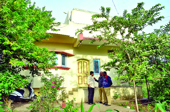 Women killed in armed robber in Udgat | उदगावात सशस्त्र दरोड्यात महिला ठार Women killed in armed robber in Udgat | उदगावात सशस्त्र दरोड्यात महिला ठार