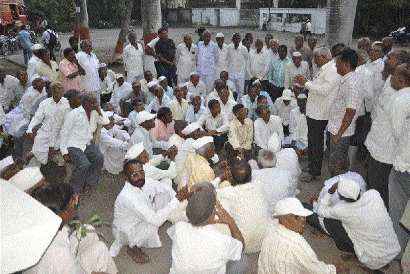 Four alternatives for the donation of retired workers | निवृत्त कामगारांच्या देण्यांसाठी चार पर्याय