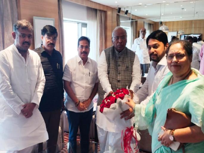 Shiv Sena will not give Sangli Lok Sabha seat, Vishwajit Kadam presented a strong stand | सांगली लोकसभेची जागा शिवसेनेला सोडणार नाही, विश्वजित कदमांनी मांडली ठाम भूमिका