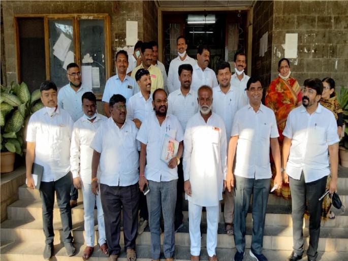 Online meetings to hide the inactivity of office bearers, Allegation of Sangli Zilla Parishad members | पदाधिकारी, अधिकाऱ्याची निष्क्रियता लपविण्यासाठीच ऑनलाइन सभा, जिल्हा परिषद सदस्यांचा आरोप  Online meetings to hide the inactivity of office bearers, Allegation of Sangli Zilla Parishad members | पदाधिकारी, अधिकाऱ्याची निष्क्रियता लपविण्यासाठीच ऑनलाइन सभा, जिल्हा परिषद सदस्यांचा आरोप