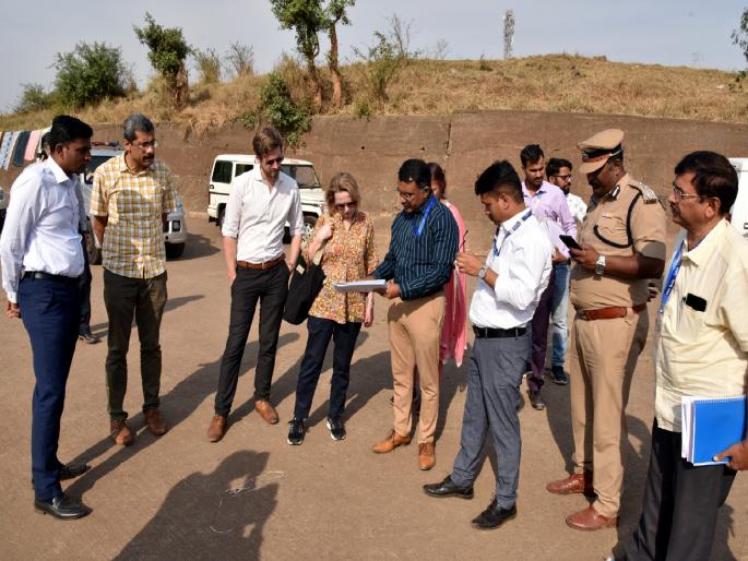 Inspection by World Bank representatives for flood control measures | पूरनियंत्रणासाठीच्या उपायांसाठी जागतिक बँकेच्या प्रतिनिधींकडून पाहणी  Inspection by World Bank representatives for flood control measures | पूरनियंत्रणासाठीच्या उपायांसाठी जागतिक बँकेच्या प्रतिनिधींकडून पाहणी