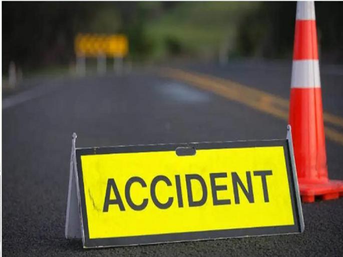 cement truck carrying overturned at Kondgaon on Ratnagiri Kolhapur highway due to unpredictability of the road and the driver died on the spot | दाट धुके आणि काळोख्यामुळे रस्त्याचा अंदाज चुकला, ट्रक पलटी होऊन चालक जागीच ठार cement truck carrying overturned at Kondgaon on Ratnagiri Kolhapur highway due to unpredictability of the road and the driver died on the spot | दाट धुके आणि काळोख्यामुळे रस्त्याचा अंदाज चुकला, ट्रक पलटी होऊन चालक जागीच ठार