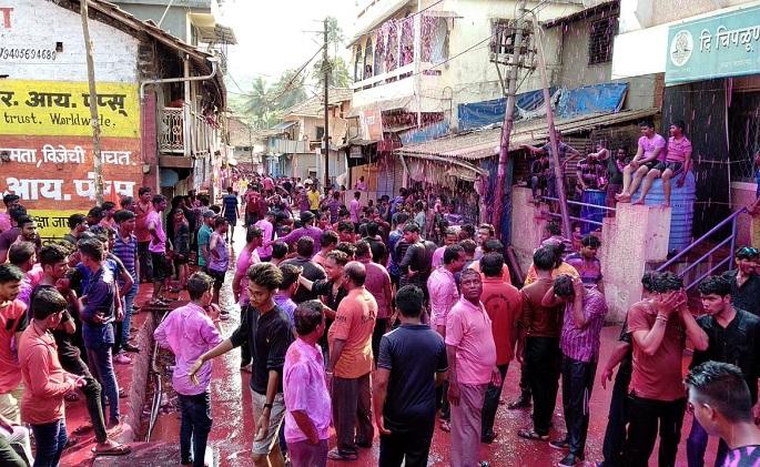 Thousands of devotees from Ratnagiri district celebrate Jakhmata Devi's sprint festival in Sangameshwar | संगमेश्वरात रंगला जाखमाता देवीचा शिंपणे उत्सव-रत्नागिरी जिल्ह्यातून हजारो भाविक सहभागी Thousands of devotees from Ratnagiri district celebrate Jakhmata Devi's sprint festival in Sangameshwar | संगमेश्वरात रंगला जाखमाता देवीचा शिंपणे उत्सव-रत्नागिरी जिल्ह्यातून हजारो भाविक सहभागी