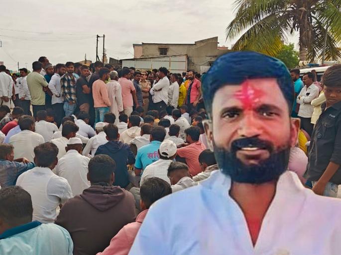 Big news Youth killed in Sangola taluka A group of angry relatives blocked the road | मोठी बातमी: सांगोला तालुक्यात तरुणाचा खून; संतप्त नातेवाईकांचा महूद -दिघंची रोडवर रास्ता रोको Big news Youth killed in Sangola taluka A group of angry relatives blocked the road | मोठी बातमी: सांगोला तालुक्यात तरुणाचा खून; संतप्त नातेवाईकांचा महूद -दिघंची रोडवर रास्ता रोको