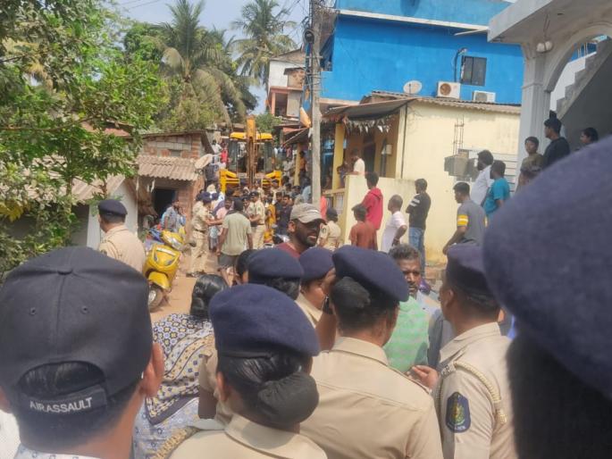 Illegal Houses in Sangolda goa demolished Action Begins After Court Order | सांगोल्डातील बेकायदेशीर घरांवर हातोडा, न्यायालयाच्या आदेशानंतर कारवाईला सुरुवात Illegal Houses in Sangolda goa demolished Action Begins After Court Order | सांगोल्डातील बेकायदेशीर घरांवर हातोडा, न्यायालयाच्या आदेशानंतर कारवाईला सुरुवात