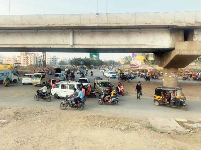 What is the solution to the traffic jam in Sangramnagar? Crowd of devotees for Khandoba Yatra, how to reach the temple? | संग्रामनगर येथील वाहतूककोंडीवर काय तोडगा? खंडोबा यात्रेसाठी मंदिरापर्यंत जायचे कसे?