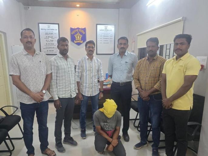 Migrant woman locked in room for 9 days assaulted Man arrested | परप्रांतीय महिलेला ९ दिवस खोलीत डांबून लैंगिक अत्याचार; नराधमाला ठोकल्या बेड्या Migrant woman locked in room for 9 days assaulted Man arrested | परप्रांतीय महिलेला ९ दिवस खोलीत डांबून लैंगिक अत्याचार; नराधमाला ठोकल्या बेड्या