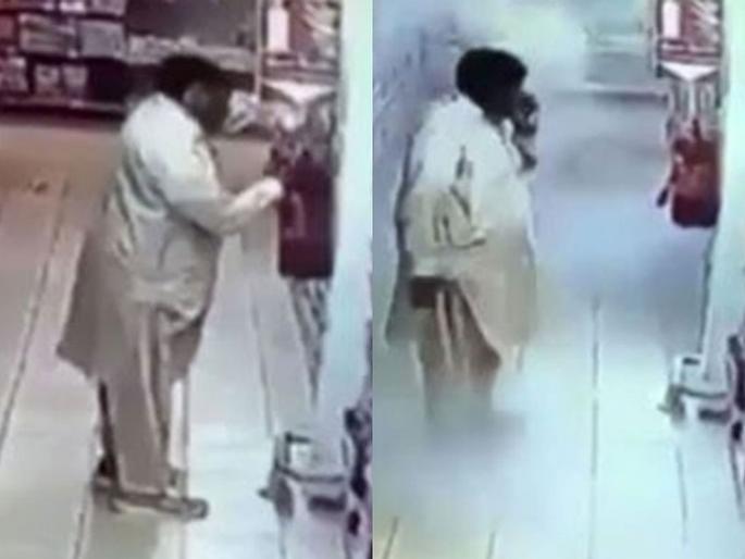 Viral Video: Man Using Fire extinguisher As Hand Sanitizer in Pakistan api | Viral Video : सॅनिटायजर समजून Fire Extinguisher ला त्याने लावला हात अन्..... Viral Video: Man Using Fire extinguisher As Hand Sanitizer in Pakistan api | Viral Video : सॅनिटायजर समजून Fire Extinguisher ला त्याने लावला हात अन्.....