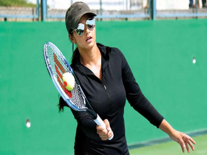 India vs Pakistan, ICC World Cup 2019 : Shoaib Malik, Other Pak Players Seen With Sania Mirza at Shisha Café Night Before India Match; Fans Lash Out | India vs Pakistan : हरलं पाकिस्तान, ट्रोल झाली सानिया मिर्झा; दिलं सडेतोड उत्तर!