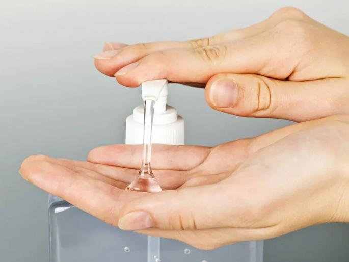 14 year old child dies in fire in sanitizer filled glass | भयंकर! सॅनिटायझरमुळे झालं असं काही की 14 वर्षीय मुलाला गमवावा लागला जीव, वेळीच व्हा सावध; अशी घ्या काळजी 14 year old child dies in fire in sanitizer filled glass | भयंकर! सॅनिटायझरमुळे झालं असं काही की 14 वर्षीय मुलाला गमवावा लागला जीव, वेळीच व्हा सावध; अशी घ्या काळजी