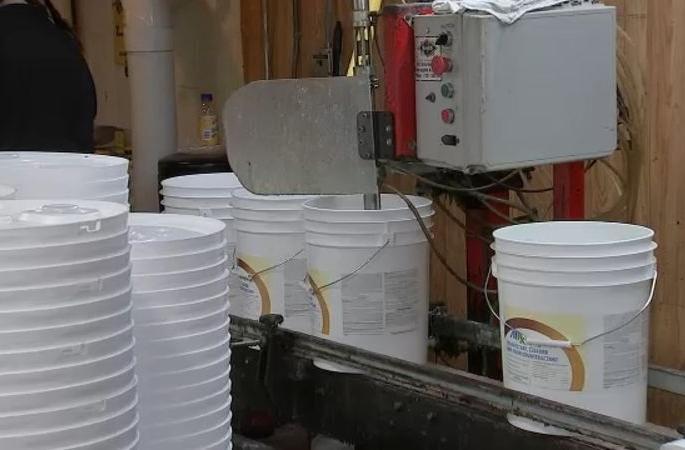 Sanitizer Production by Pesticide Producer Company in Akola | अकोल्यात किटकनाशक उत्पादककंपनीकडून सॅनिटायजर निर्मिती Sanitizer Production by Pesticide Producer Company in Akola | अकोल्यात किटकनाशक उत्पादककंपनीकडून सॅनिटायजर निर्मिती