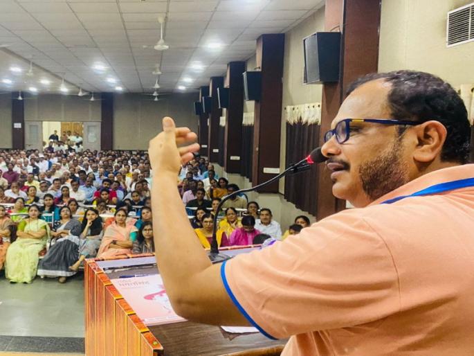 Built metros bullet trains telejang buildings Engineers should take initiative for sustainable development-Sanjay Awte | मेट्राे, बुलेट ट्रेन, टाेलेजंग इमारती उभारल्या; शाश्वत विकासासाठी अभियंत्यांनी पुढाकार घ्यावा-संजय आवटे Built metros bullet trains telejang buildings Engineers should take initiative for sustainable development-Sanjay Awte | मेट्राे, बुलेट ट्रेन, टाेलेजंग इमारती उभारल्या; शाश्वत विकासासाठी अभियंत्यांनी पुढाकार घ्यावा-संजय आवटे