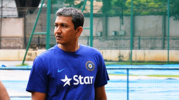India's batting coach in trouble; Something 'done' in a closed room ... | भारताचे फलंदाजी प्रशिक्षक संकटात; बंद रुममध्ये केले 'असे' काही...