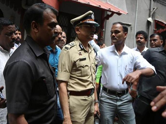 Finally, the Commissioner had to reach Sharad Pawar's house | अखेर आयुक्तांना गाठावे लागले शरद पवार यांचे घर Finally, the Commissioner had to reach Sharad Pawar's house | अखेर आयुक्तांना गाठावे लागले शरद पवार यांचे घर