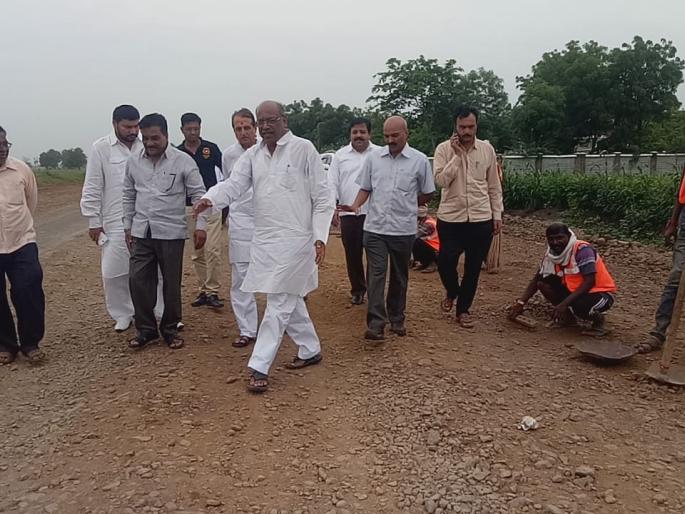 MP on Kavad Marg; Instructions for Providing Optional Facilities | खासदार कावड मार्गावर; पर्यायी सुविधा देण्याचे निर्देश; ‘डस्ट’ टाकून खडे हटविण्याची सूचना MP on Kavad Marg; Instructions for Providing Optional Facilities | खासदार कावड मार्गावर; पर्यायी सुविधा देण्याचे निर्देश; ‘डस्ट’ टाकून खडे हटविण्याची सूचना