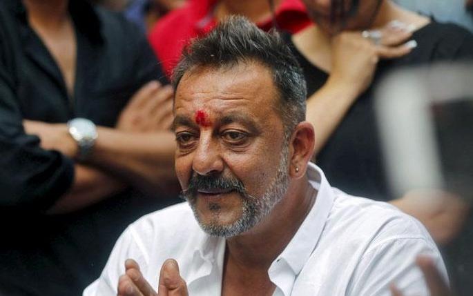 during covid 19 pandemic sanjay dutt sponsoring the meals for underprivileged families-ram | Corona Virus : भुकेल्या मजुरांसाठी सरसावला मुन्नाभाई, भरतोय हजारो कुटुंबाचे पोट during covid 19 pandemic sanjay dutt sponsoring the meals for underprivileged families-ram | Corona Virus : भुकेल्या मजुरांसाठी सरसावला मुन्नाभाई, भरतोय हजारो कुटुंबाचे पोट