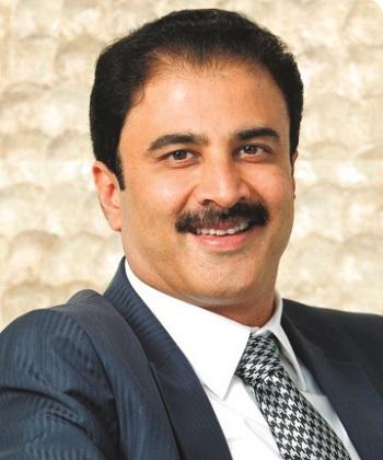 Sanjay Ghodav passed the flight test: India's first businessman | विमान चालविण्याच्या परीक्षेत संजय घोडावत उत्तीर्ण : भारतातील पहिले उद्योगपती Sanjay Ghodav passed the flight test: India's first businessman | विमान चालविण्याच्या परीक्षेत संजय घोडावत उत्तीर्ण : भारतातील पहिले उद्योगपती