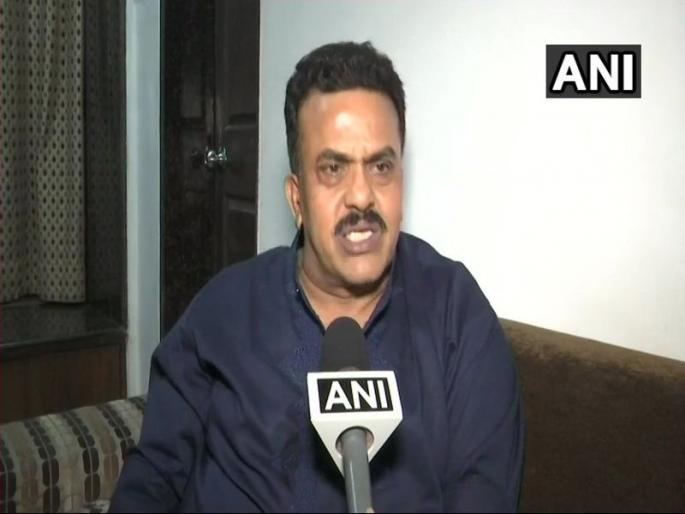 sanjay nirupam attacks PM Narendra Modi calls him illiterate | पंतप्रधान नरेंद्र मोदी अशिक्षित-अडाणी, संजय निरुपम यांची जीभ घसरली